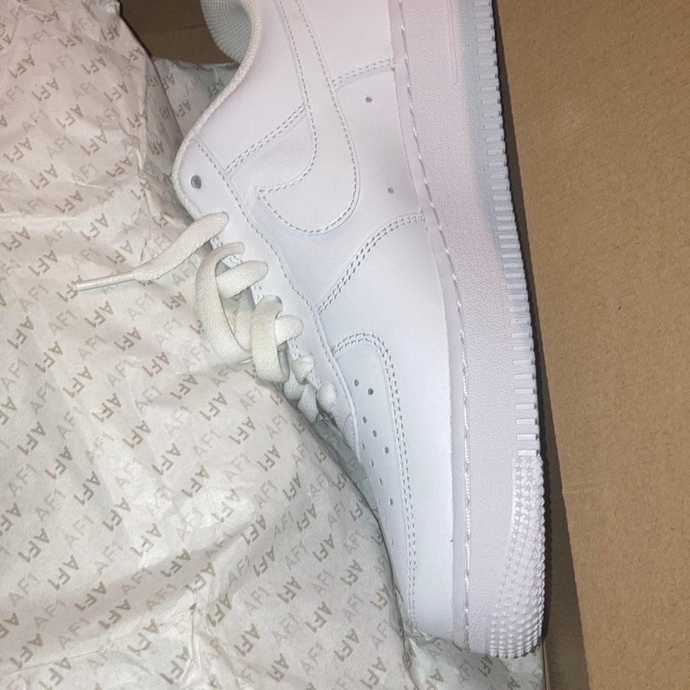 White Af1’s